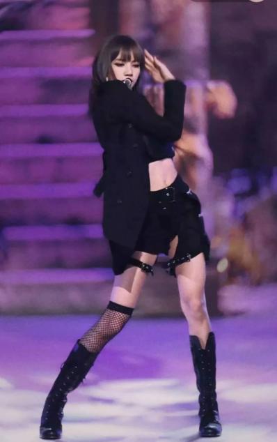 lisa渔网袜造型图片,lisa的袜子