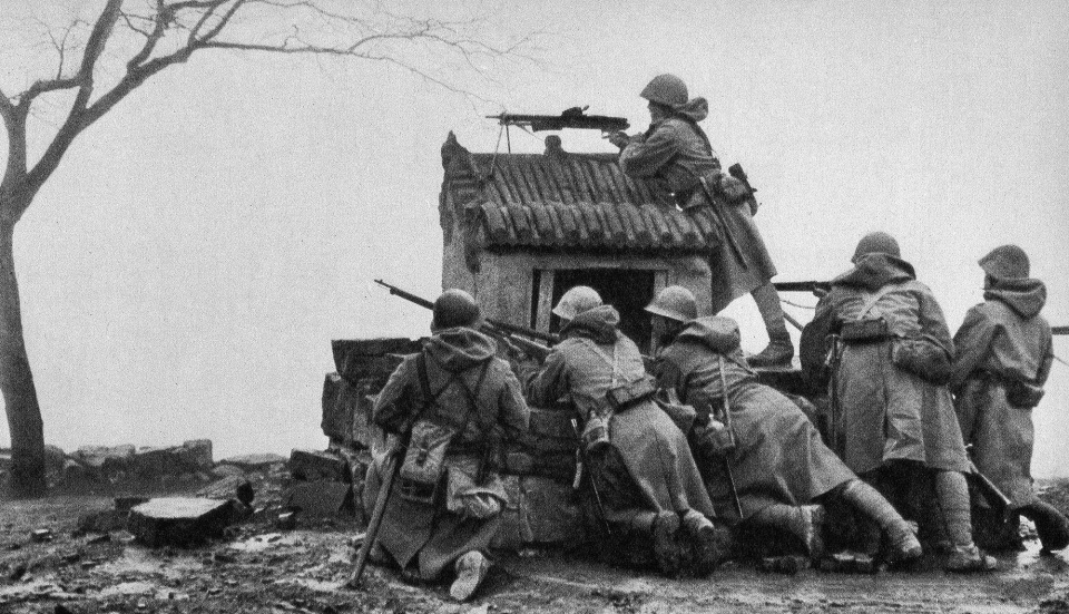 英雄连长做油布，整天抱怨团长不公，半年后懊悔：我错怪他了