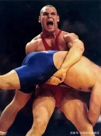 小鹰抱摔连胜28场创UFC历史,然而还有一尊跤神,连胜竟高达887场