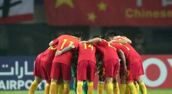 国足评论女足夺冠,国足球迷赛后吐槽