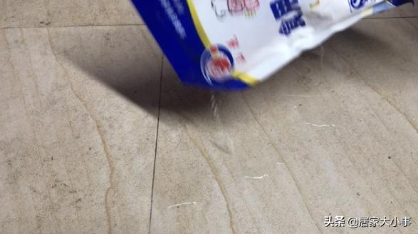 厨房地砖很粘怎么清理,厨房地砖油腻清理方法