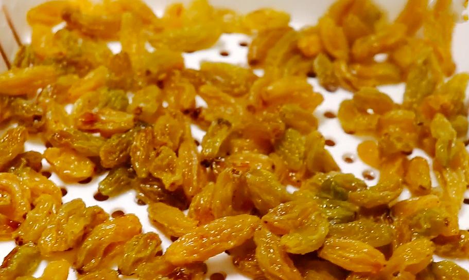 葡萄干怎样洗才干净又好吃,葡萄干用清水洗了再烤干行吗