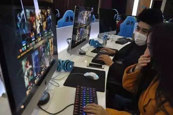 lol智勋直播陪玩视频,lol陪玩酱揭露智勋不堪往事