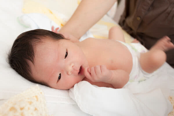 产妇奶水少不够吃怎么办,奶水不足宝宝营养如何保证