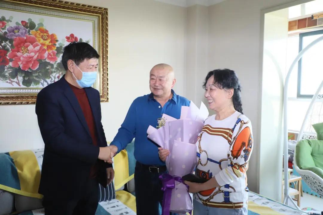 情系战疫一线慰问温暖人心,鹤岗工会关爱援鄂医护人员