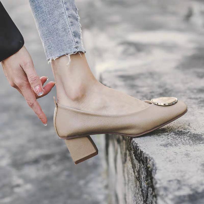 粗跟凉鞋怎么穿才更有气质？这几双随便穿，分分钟搭配出时髦感