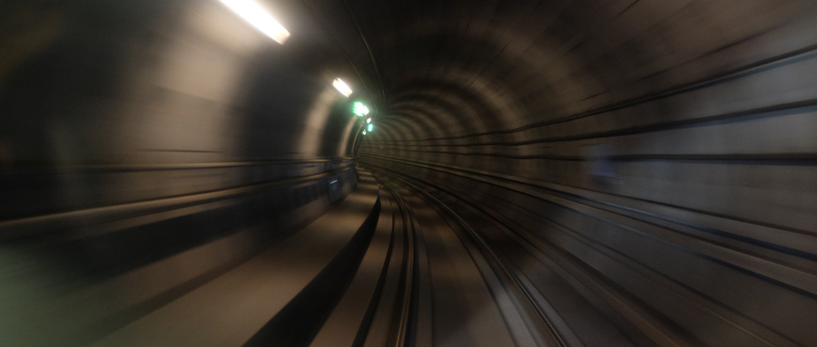 夜间传出怪声音,村子里晚上睡觉听见怪声