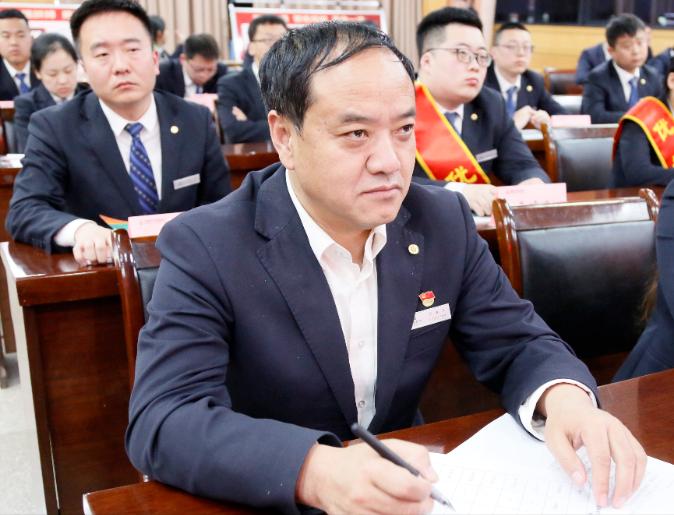 高平农商行举办“大家想大家说大家干”金点子比赛暨五四表彰会议