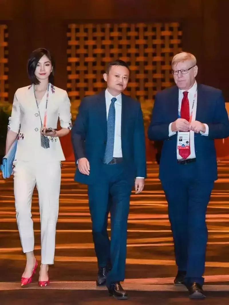 简历也得打假?卖面膜微商自称“阿里离职美女高管”