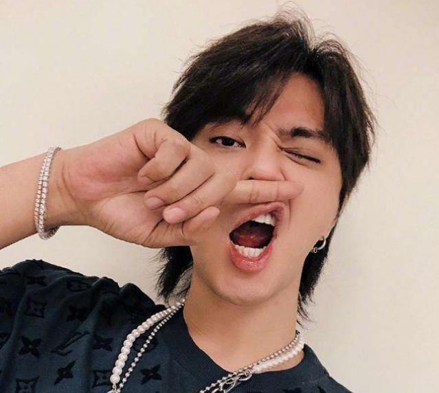 曝罗志祥party选妃，“身材大胸”是基本，夜店搭讪“晚上住哪”