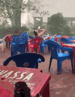 幽默gif：表哥误入传销之后，刚报完警，就收到消息