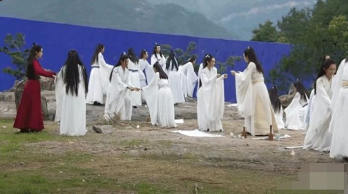 《陈情令》穿帮：魏无羡假吃花生、金陵假插剑鞘，戏精剧组实锤