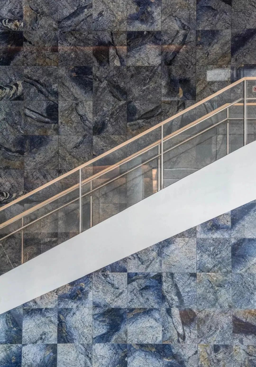 深圳灯光秀与武汉灯光秀,春光无限好深圳