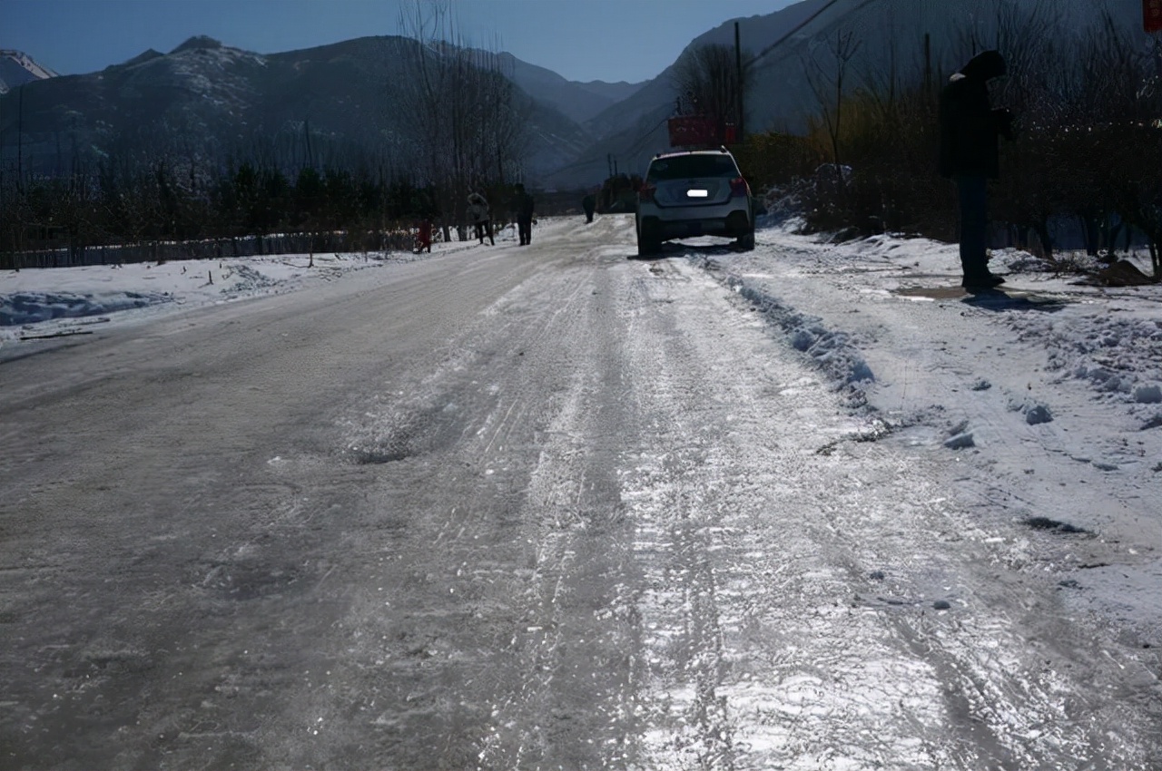 刹车不要猛踩,踩刹车正确方法和技巧