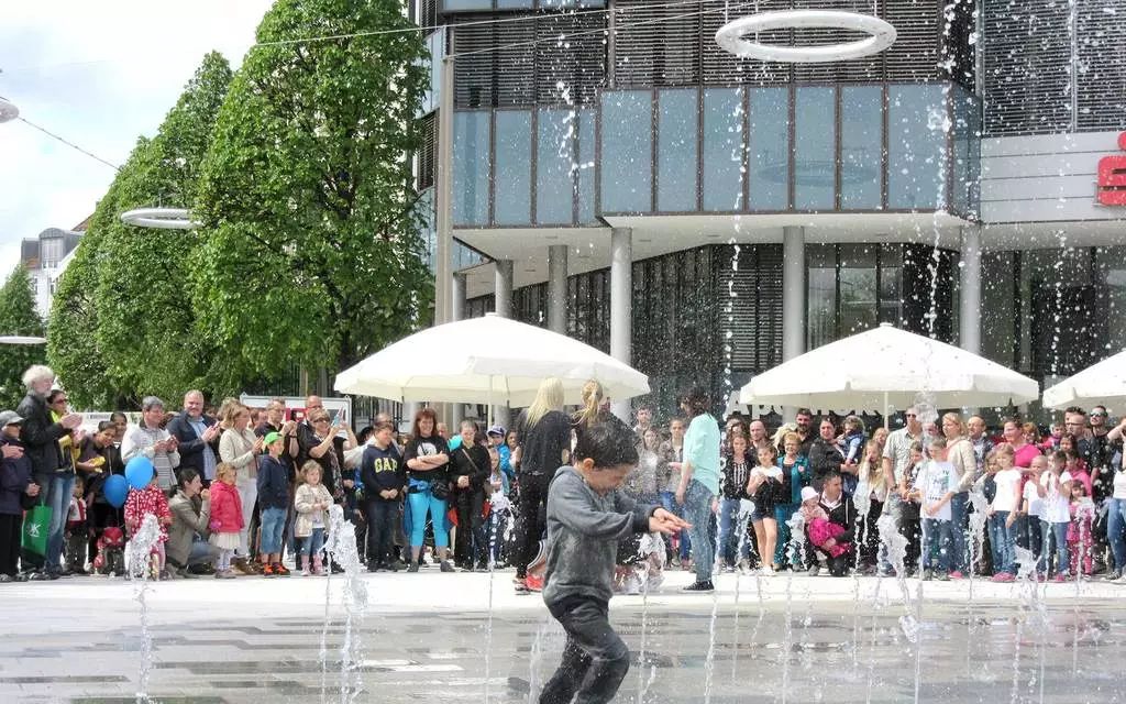 商业街区的景观设计要点和原则,复古怀旧商业街景观设计