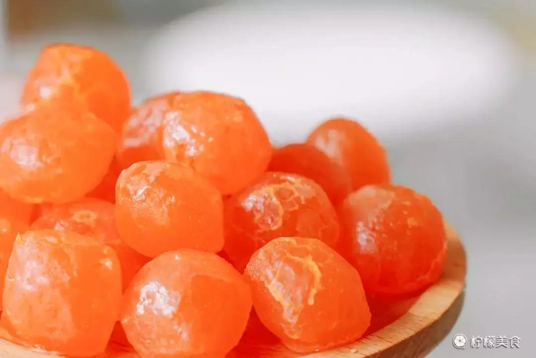 姐妹一夜暴富喝奶茶,富婆喝奶茶