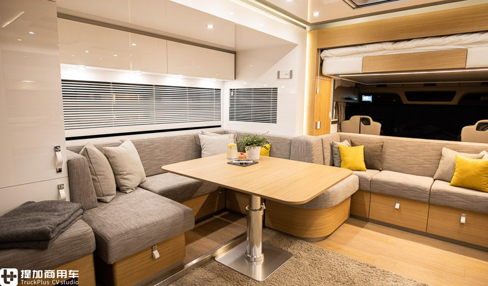 世界顶级豪华奔驰轻卡房车,最新型的奔驰房车