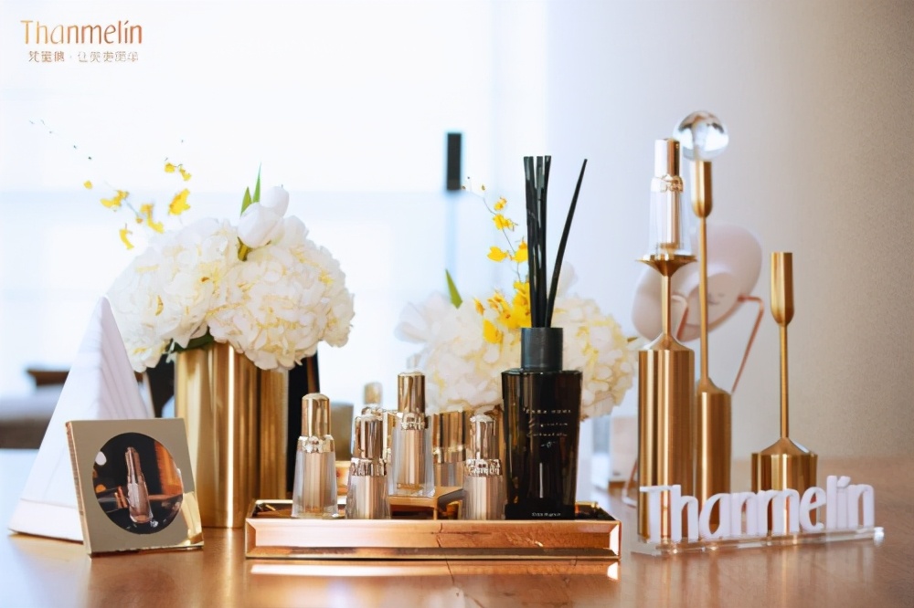 梵蜜琳的“小心机”，全藏在小膜灯肌底液里