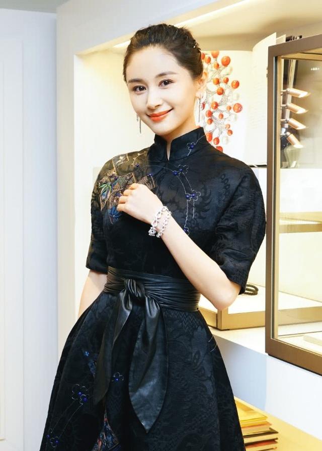 衣柜必备的100种裙子,你衣柜不可缺的小黑裙