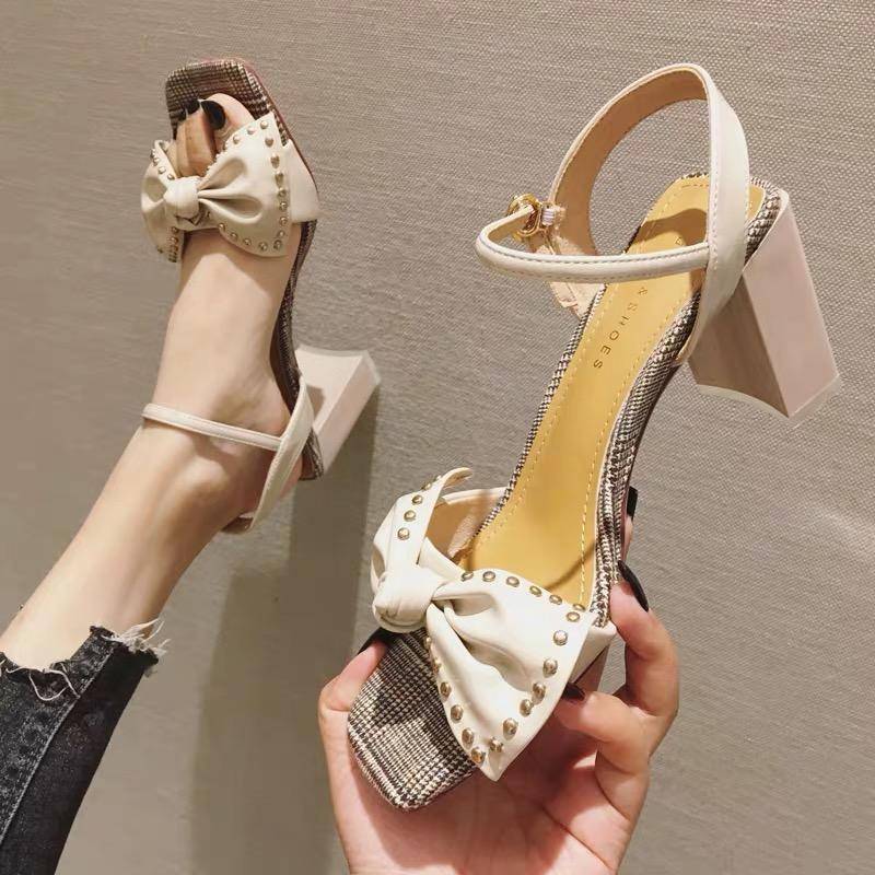 夏天凉鞋穿搭出高级感,三伏天穿凉鞋