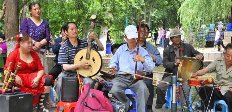 24小时丨吃饱喝足，我醉在了昆明的小夜风里
