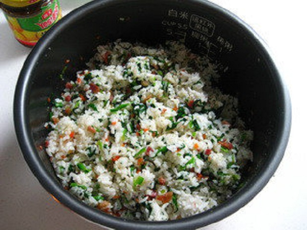 剩饭饭团做法家庭版,家里只有剩饭和鸡蛋怎么做饭团