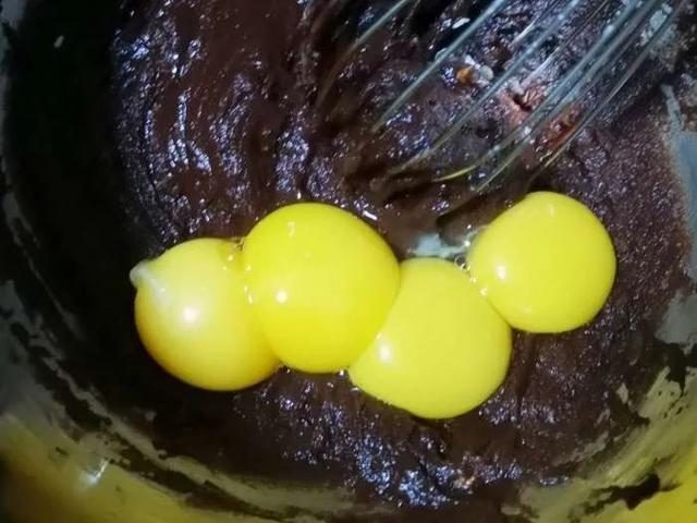 简易版蛋糕只用三步,蛋糕这样做入口即化软绵香甜