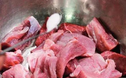 为什么肉肠有一股烟熏味怎么去除,纯肉肠的正确做法