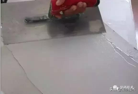 腻子粉是怎么刮腻子的,刮腻子留下来的腻子怎么去除呢