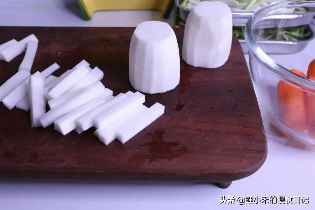 香菜根都别扔了这样煮一煮作用大,香菜根不要扔放锅里煮一煮