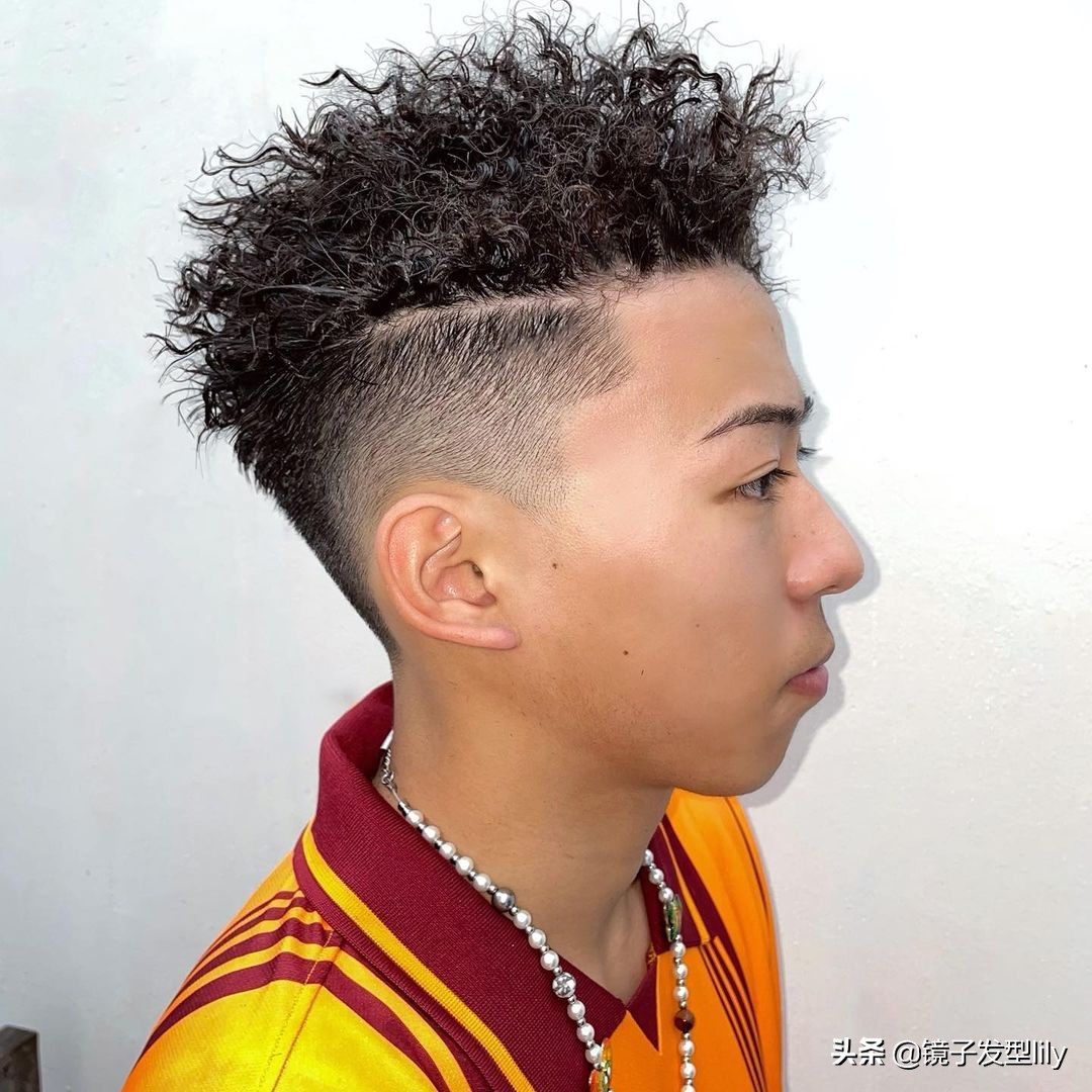 男士发型怎么剪才能让头发变蓬,头顶稀疏不烫头发型男