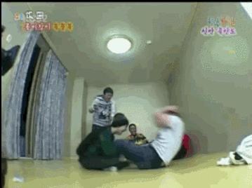 10部搞笑韩综:笑到十里声控灯都为我闪耀哈哈哈哈