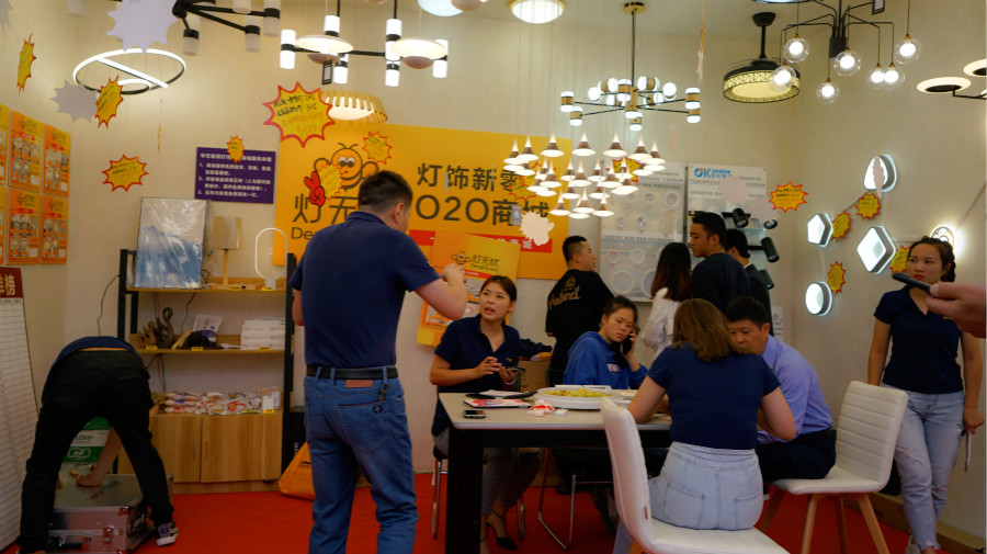 团购火爆场面,家居建材抢购会