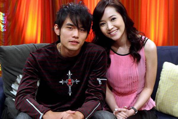 台湾第一女主播侯佩岑与她的母亲,台湾第一甜姐