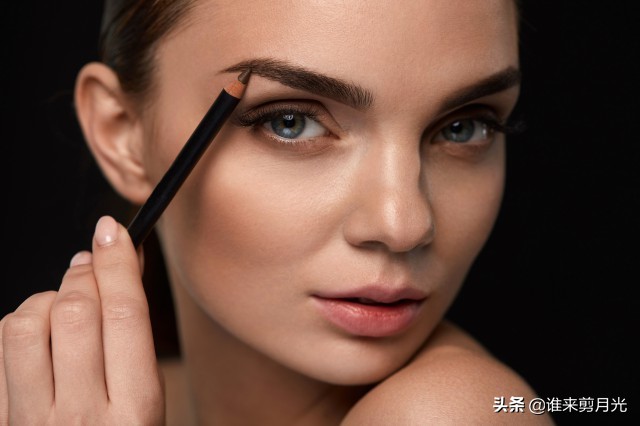 初学者学化妆画眉毛的技巧图解,初学化妆如何画眉毛和修眉毛