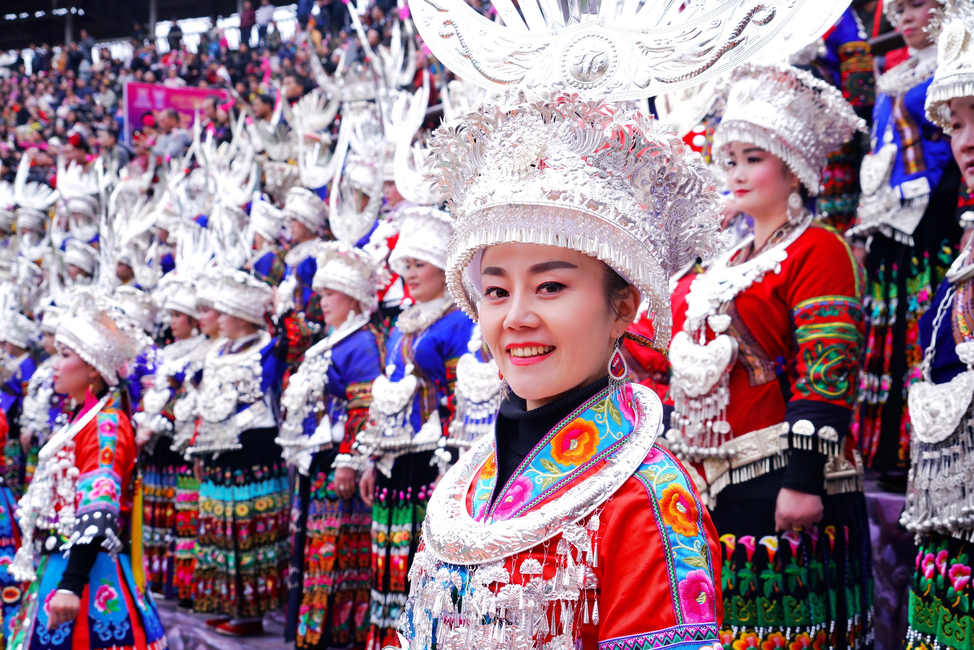 贵州西江千户苗寨节日气息超浓厚,西江千户苗寨春节活动