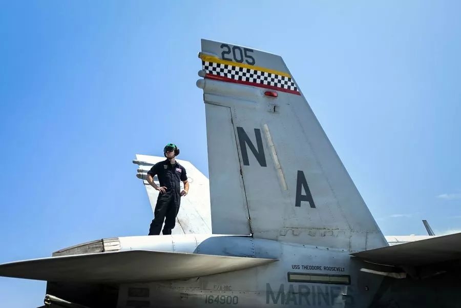 一架美f16战机黄海坠毁,美一架f-16战机坠毁