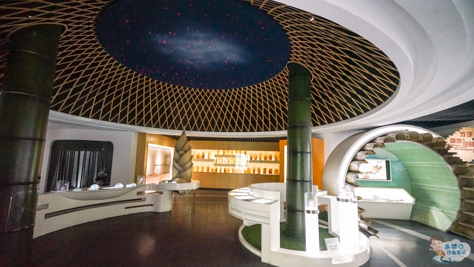 以竹而闻名天下素有中国竹乡之美誉还有一个竹类大观园