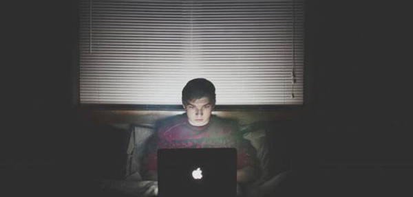 长期用电磁波烤灯有危害吗,什么化学物质会影响精子