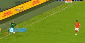 国安对申花误判,国安点球误判var