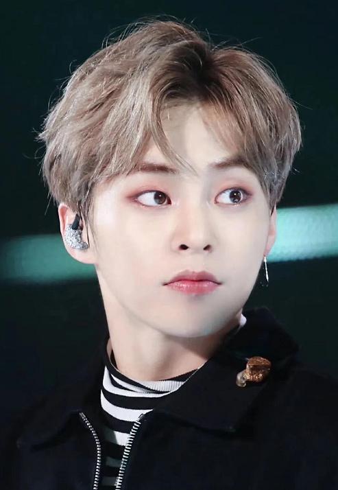 exo金珉锡被前同学揭秘,金珉锡吃摩卡面包上热搜