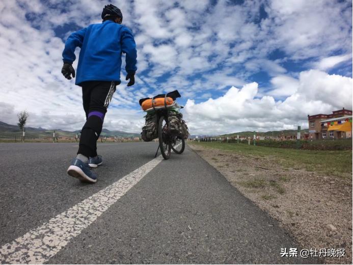 西藏318骑行大学生,骑行g318国道川藏线