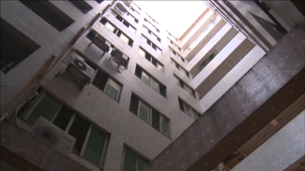 12年前的东莞制衣厂，一栋楼里17家工厂，1平米月租金10块