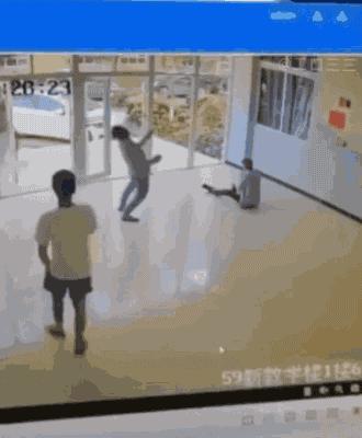 年度最搞笑沙雕动图,最近搞笑的动图