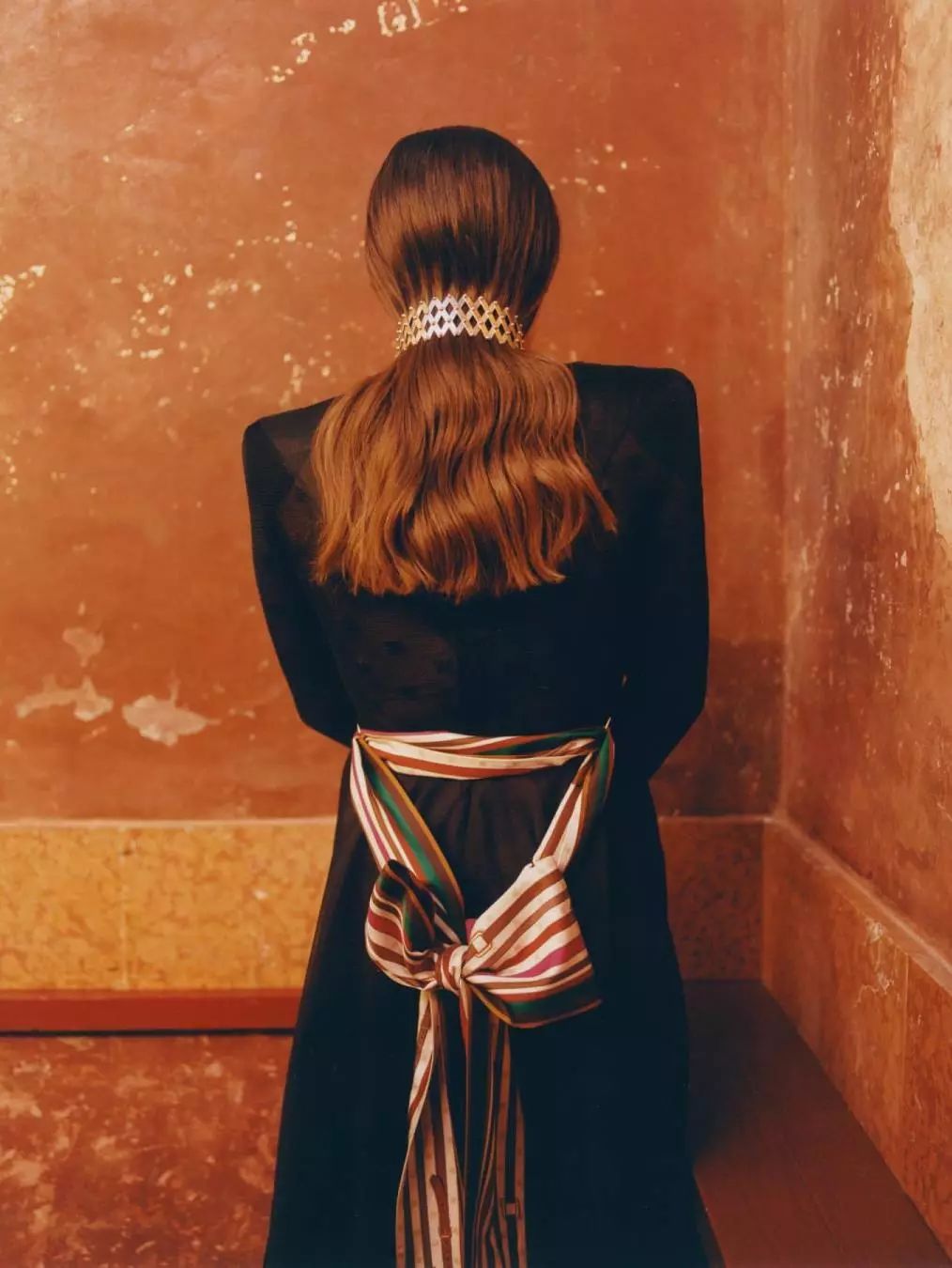 我太太太难了！项链戴在脖子上还做错了？