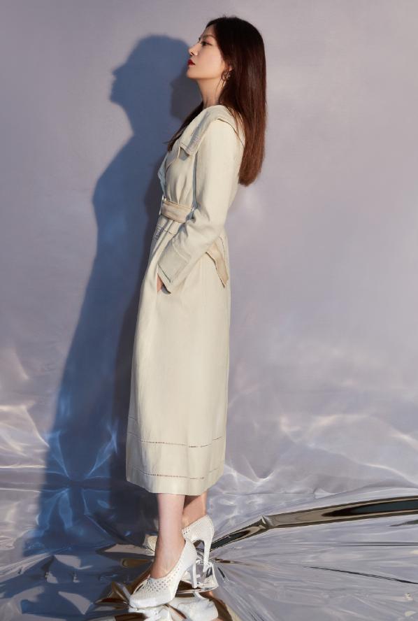 四十五岁的赵薇越来越年轻,42岁赵薇逆生长筷子腿太抢镜