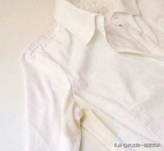 白衣服上的黄污渍临时怎么处理,白衣服衣领变黄了怎么彻底清除