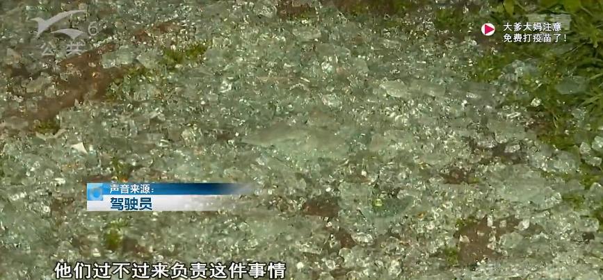 司机雨天租共享汽车上路，自称为避让出租车失控撞站台，这场面看起来有点夸张......