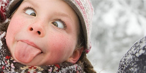 舌头太短怎么纠正,舌头太短不能往上卷是怎么回事