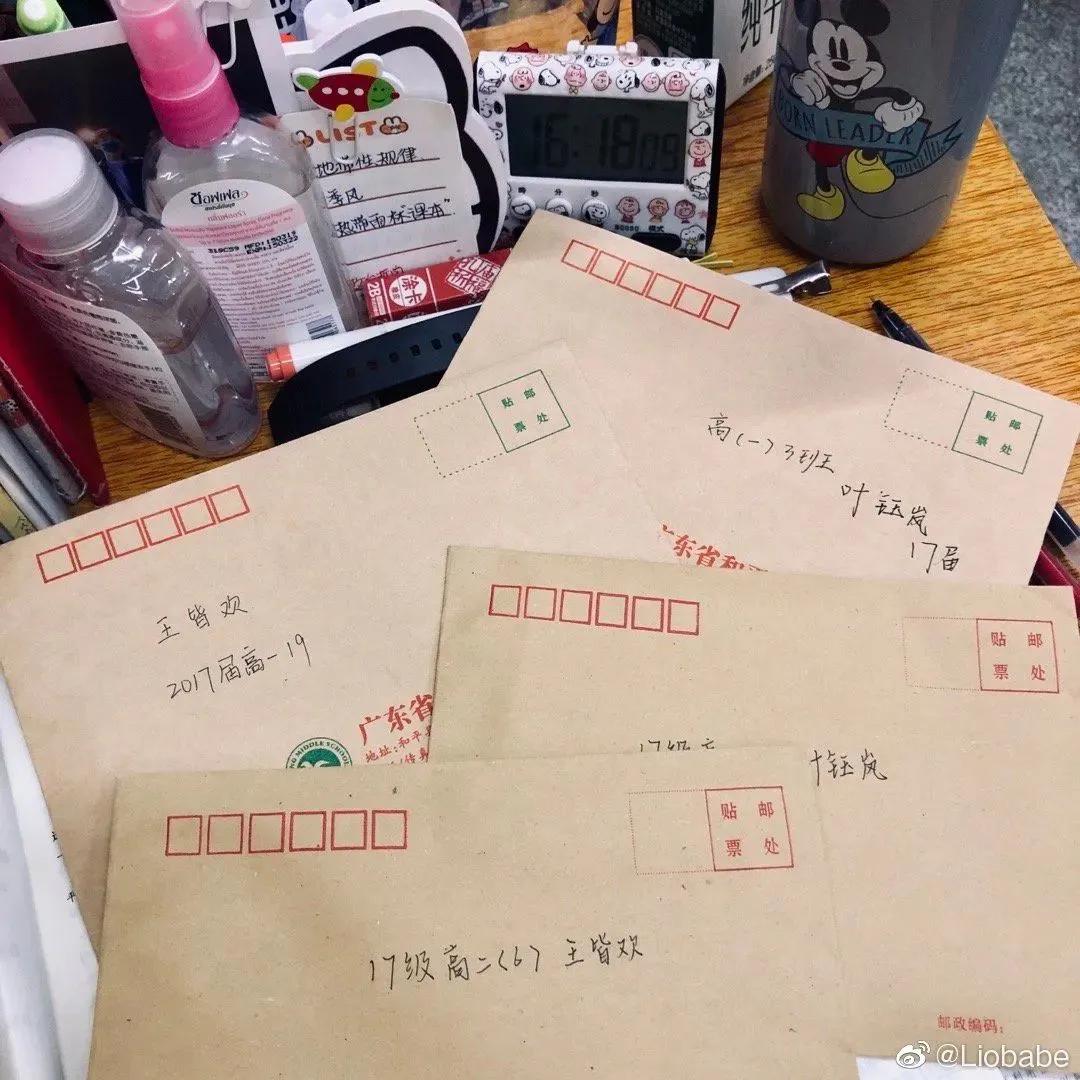 上课时与异性同桌做过最暧昧的事？说说你做过的事吧